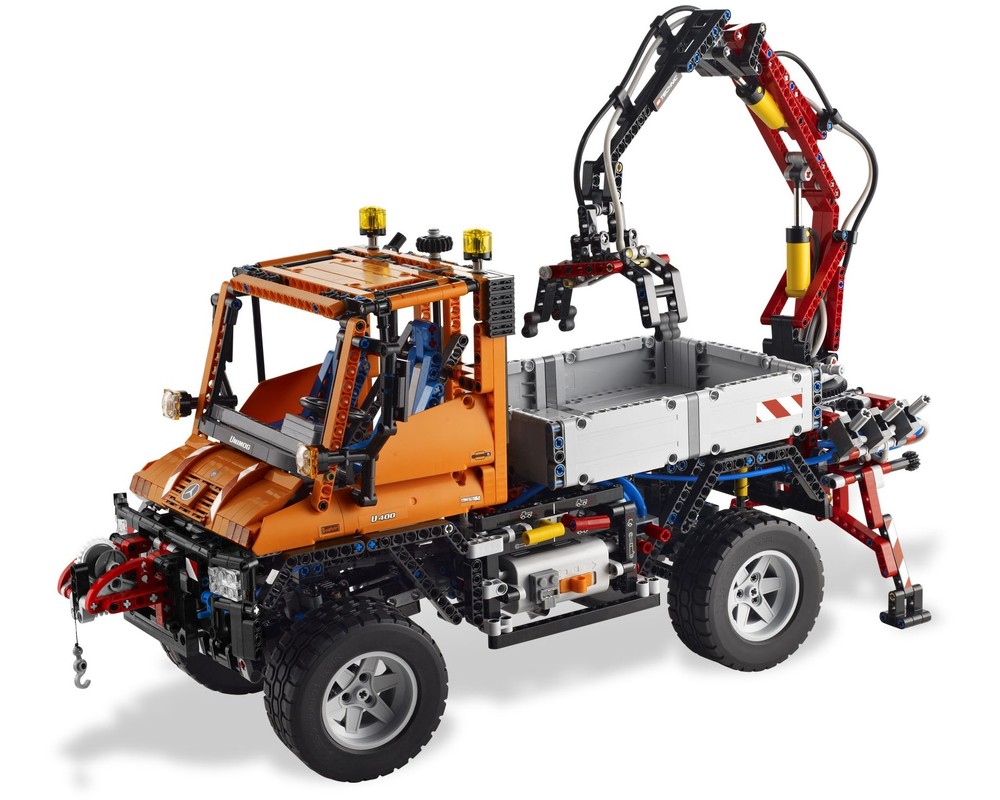 LEGO 8110 Mercedes-Benz Unimog U 400 (2011)